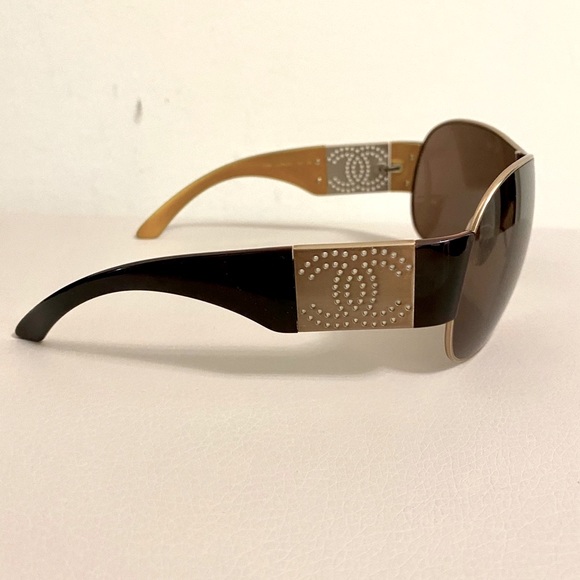 Authentic Chanel sunglasses with cc logo - Picture 5 of 11